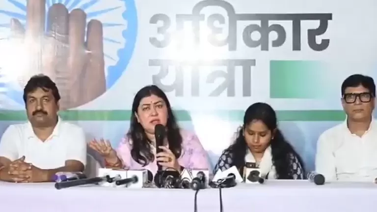 انتخابی کمیشن پر راگنی نائک کا نشانہ، کہا — نام بدل کر ’ووٹ چور آف انڈیا‘ رکھیں