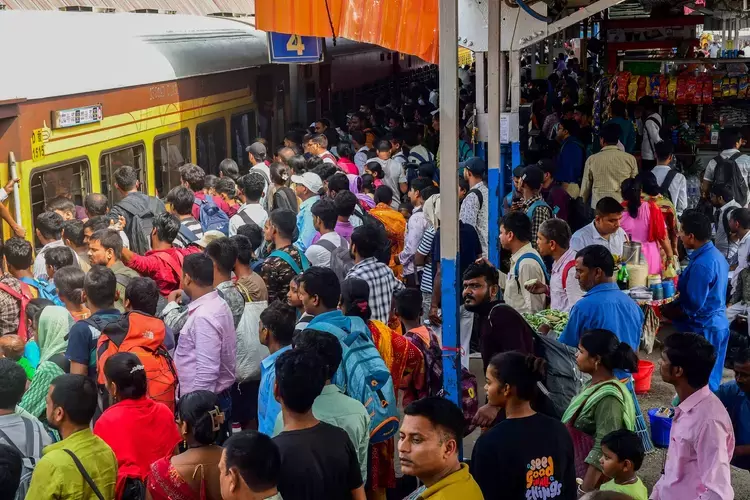 اڈپی : بغیر ٹکٹ سفر کرنے والوں سے کونکن ریلوے نے نومبر میں وصول کیا 2.33 کروڑ روپے جرمانہ