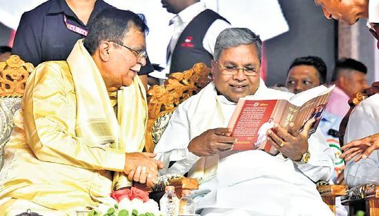 سیاست کو عوامی خدمت کا ذریعہ بنانے والے راجنّا کو وزیر اعلیٰ سدارامیا کا خراجِ تحسین، سماجی مساوات اور تعلیم تک رسائی پر زور