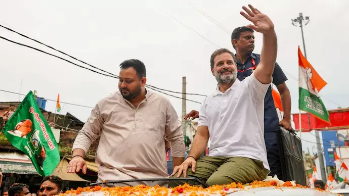 راہل گاندھی کا کمیشن پر نشانہ، بی جے پی سے سازباز کا الزام؛ تیجسوی نے کہا الیکشن کمیشن اب ’مودی آیوگ‘