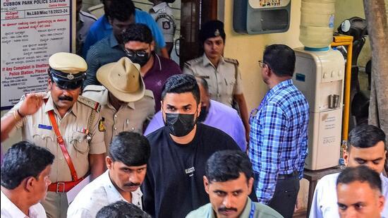 بنگلورو بھگدڑ کیس: آر سی بی کے مارکیٹنگ ہیڈ کی گرفتاری پر ہائی کورٹ کی ناراضگی، ریاستی حکومت سے تین سوالات