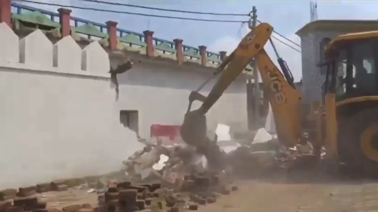 اُترپردیش کے سنبھل میں، مسجد غوث الوریٰ پر بلڈوزر کارروائی روکنے کی عرضی کو الہ آباد ہائی کورٹ نے کیامسترد