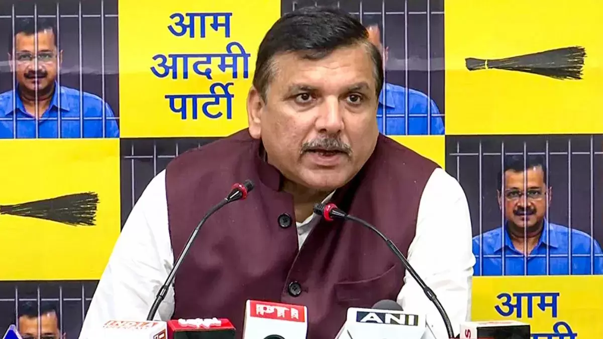 دہلی میں بی جے پی کی ووٹ کاٹنے کی سازش، سنجے سنگھ کا بیوی کو بھی نشانہ بنانے کا الزام