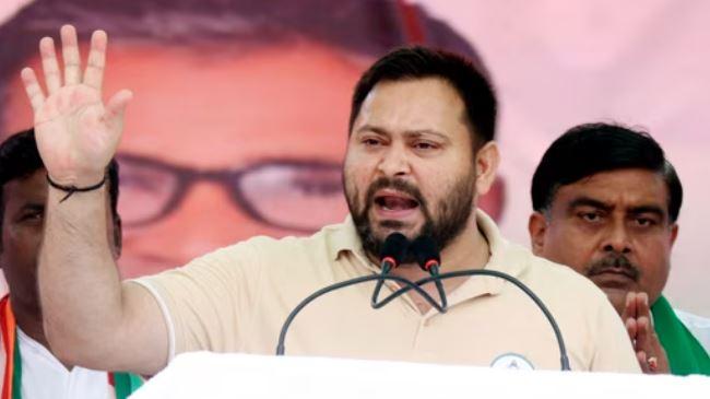 تیجسوی یادو کا طنز: ’’فائدہ گجرات کو، ووٹ بہار سے چاہتے ہیں — یہ سیاست نہیں چلے گی‘‘