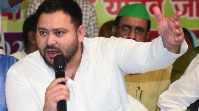 تیجسوی یادو کا نتیش کمار پر شدید حملہ، کہا- ’وہ فیصلے کرنے کے قابل نہیں، مکمل ہوش میں نہیں‘