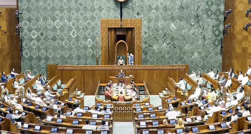 بہار میں ایس آئی آر معاملہ پر اپوزیشن کا احتجاج، مانسون اجلاس میں خلل، ایوانوں کی کارروائی ملتوی