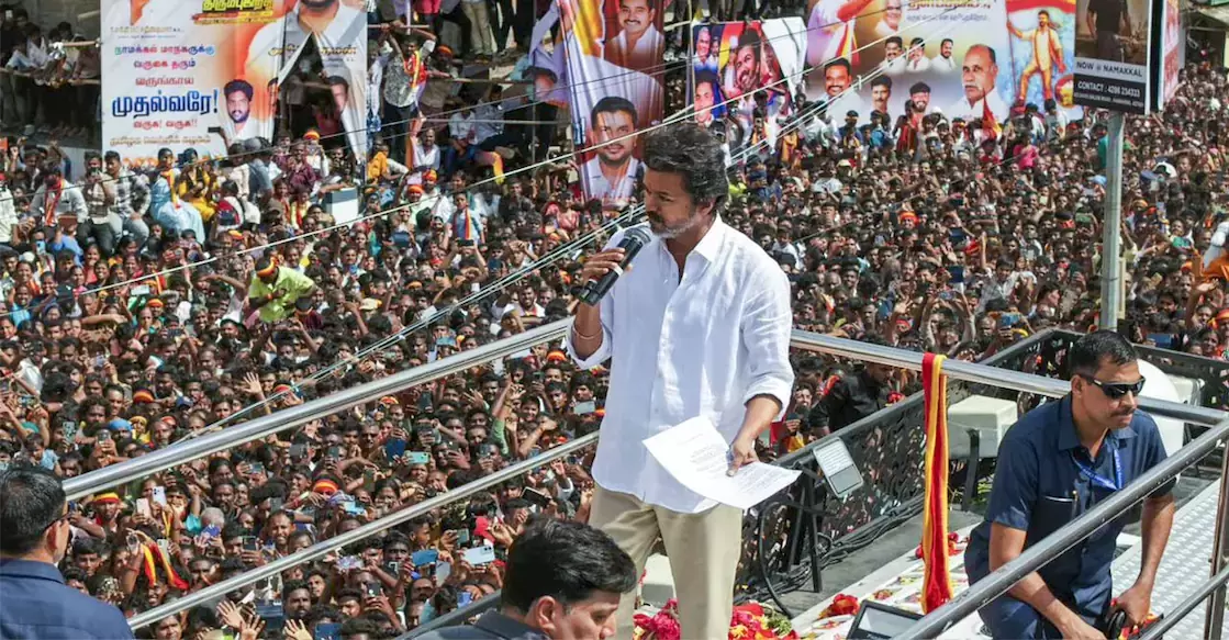 کرور بھگدڑ کیس: وجے کی پارٹی نے کیا ہائی کورٹ سے رجوع، ریلی میں سازش کی جانچ کا مطالبہ