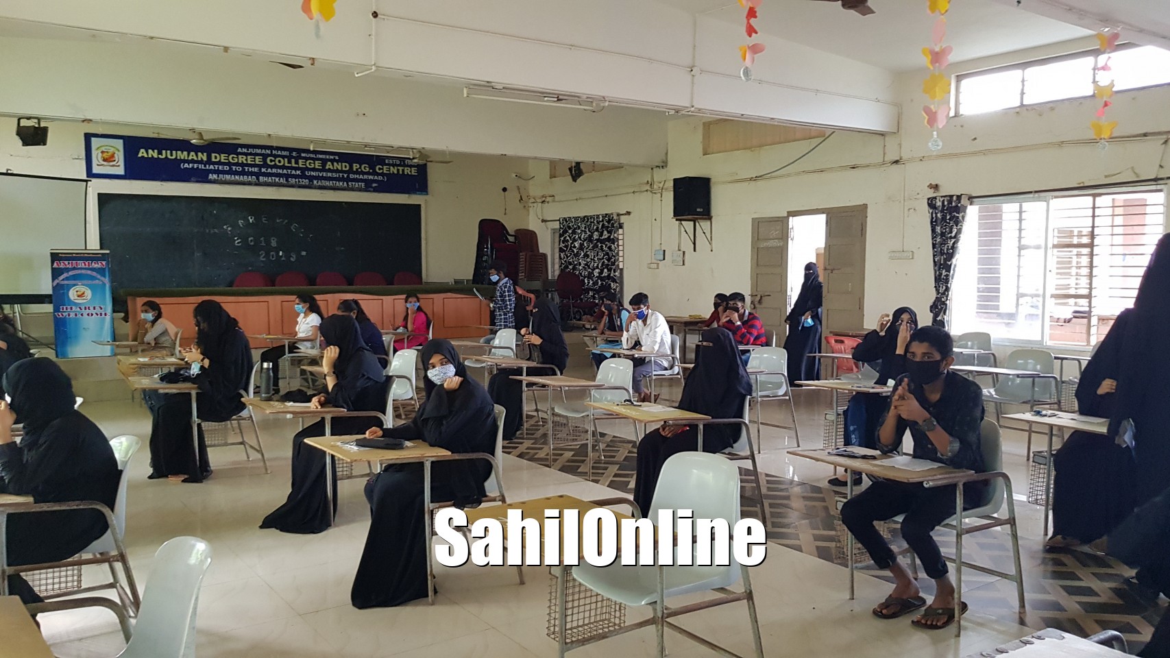 ii-pu-english-examination-begins-5-95-lakh-students-to-write-sahilonline