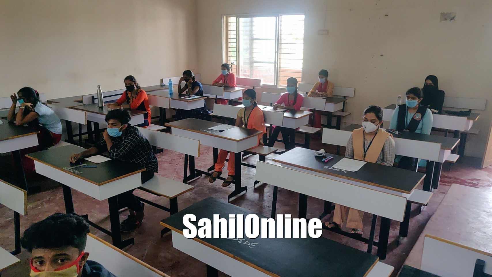 ii-pu-english-examination-begins-5-95-lakh-students-to-write-sahilonline