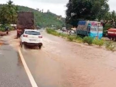 انکولہ میں موسلا دھار بارش کی وجہ سے رہائشی علاقوں میں گھس گیا پانی - نیشنل ہائی وے  بن گیا تالاب
