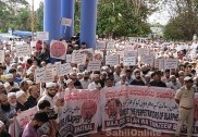 بھٹکل تنظیم نے یتی نرسنگھا نند کو غداری کیس کے تحت گرفتار کرنے کا  کیا مطالبہ ؛پولس تھانہ میں معاملہ درج کرنے کے بعد احتجاجی مظاہرے میں ہزاروں افراد کی شرکت