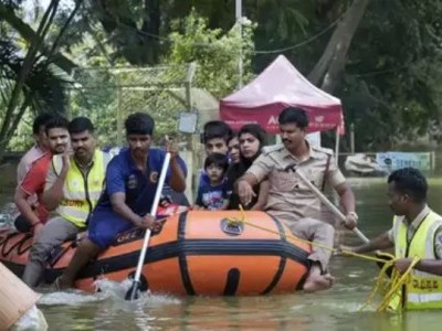 ಭಾರೀ ಮಳೆಗೆ ಬೆಂಗಳೂರು ತತ್ತರ; ಯಲಹಂಕದಲ್ಲಿ 1 ಸಾವಿರ ಮನೆಗಳಿಗೆ ನುಗ್ಗಿದ ಮಳೆ ನೀರು 