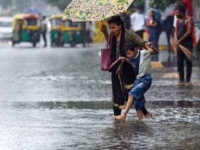 موسلا دھار بارش کے پیش نظر 11 ریاستوں میں الرٹ، یوپی کے 24 اضلاع میں سیلاب کا خطرہ